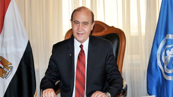مميش: عبور 52 سفينة قناة السويس اليوم بحمولة 4 مليون طن