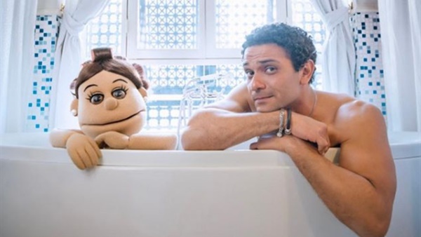 بعد أن تواجدت مع آسر ياسين في البانيو.. أبلة فاهيتا في وضع جديد مع نيكول سابا (صورة)
