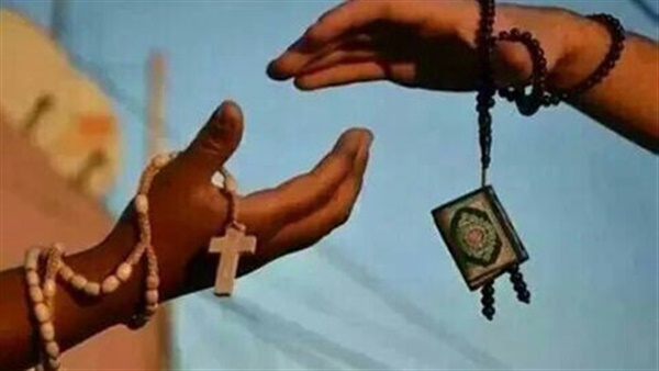 إيد واحدة.. راعي كنيسة الوادي الجديد يشترى أول صك أضحية من الأوقاف