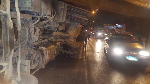 بالأسماء.. إصابة 6 أشخاص في انقلاب سيارة نقل بالساحل الشمالي