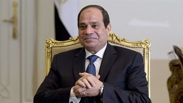 السيسي يضع إكليلًا من الزهور على النصب التذكاري في بيلاروسيا