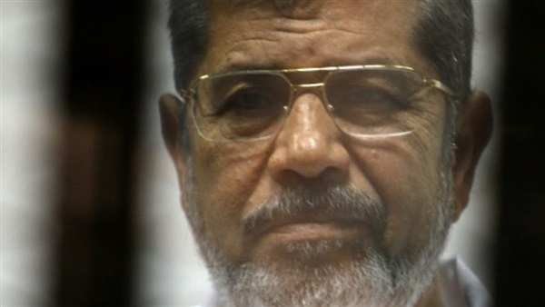 طلب منه القاضي الدخول في صلب القضية.. تعرف على آخر كلمات محمد مرسي قبل وفاته
