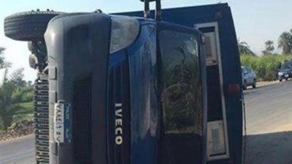 مصرع وإصابة 4 مجندين فى انقلاب حافلة شرطة بطريق المنيا الصحراوى