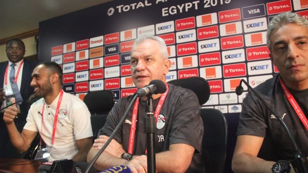 أجيري: محمد صلاح لا يدافع مع المنتخب مثل ليفربول