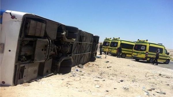 بالأسماء.. مصرع 3 وإصابة 18 في انقلاب أتوبيس بنجع حمادي