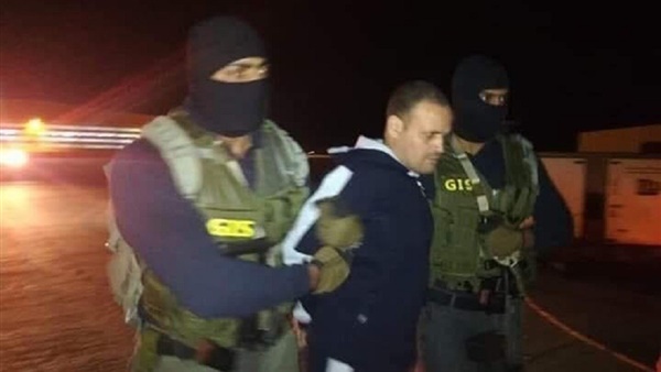 تسليم هشام عشماوي