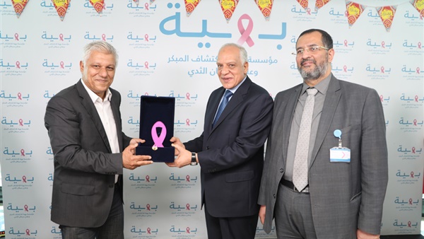 حافظ الجيزة يزور مستشفى "بهية الطبي