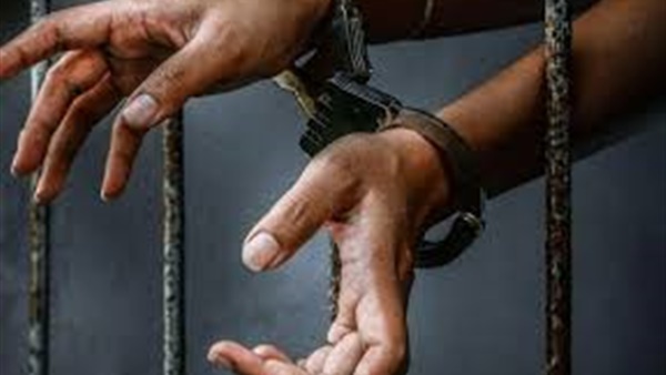 حبس 7 أشخاص لحيازة أسلحة نارية وذخائر في الجيزة