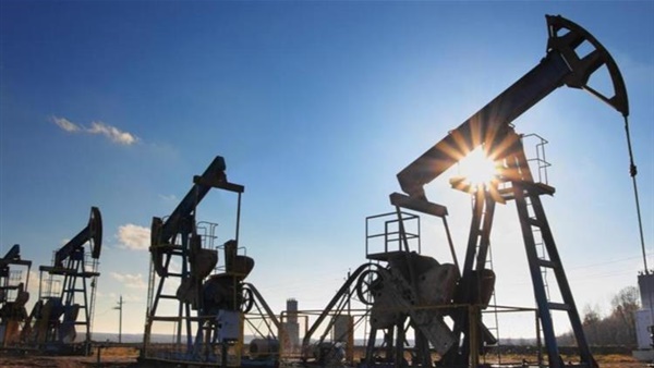 هبوط أسعار النفط يخفض تقديرات النمو الاقتصادي لروسيا إلى 1.2%