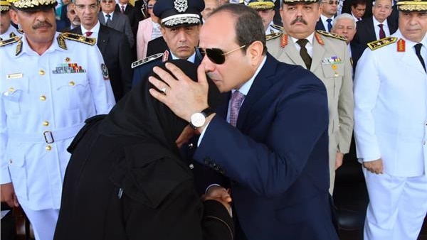 أنتِ فوق راسنا| والدة الشهيد البطل عمر القاضي تكشف كواليس حوارها مع الرئيس السيسي- (فيديو)