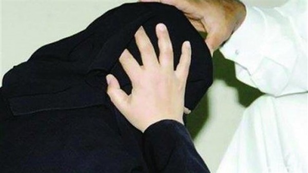 فيديو إباحي يعزل شيخ من منصبه.. ثبت تورطه في علاقة مع سيدة