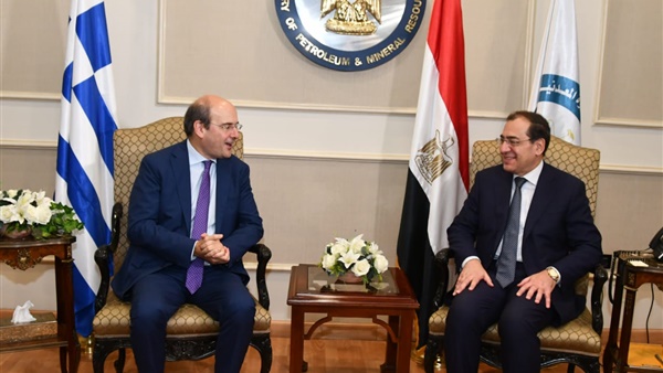وزير البترول خلال مباحثاته مع وزير الطاقة اليونانى