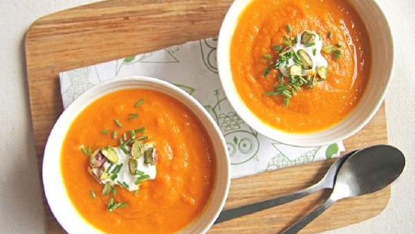 طريقة عمل شوربة الجزر والبرتقال