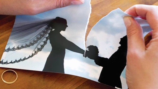 ليلى تطلب الخلع: عديم الرجولة موزع رقمي على أصحابه