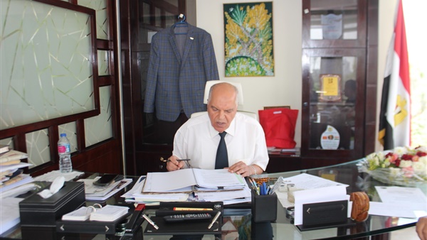 "خلف الزناتي" نقيب المعلمين ورئيس اتحاد المعلمين العرب