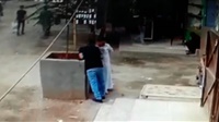 جاكوش يسقط فوق رأس