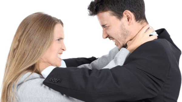 متى تصبح الزوجة ناشزا؟.. خبير قانوني يُجيب