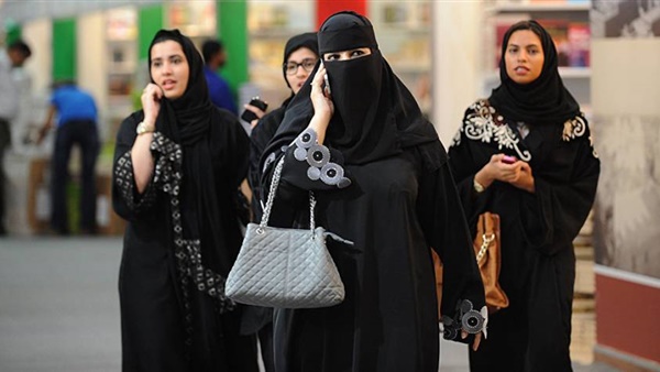 تأكل بثدييها.. خطيب بجدة يثير غضب السعوديات بمهاجمته المرأة