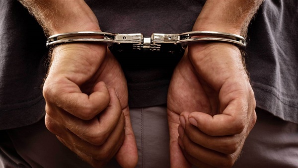 القبض على عاطلين عقب سرقتهما هاتف محمول من أحد المواطنين في المعادي
