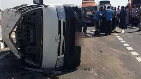 بالأسماء.. إصابة لواء شرطة و4 آخرين في انقلاب سيارة بصحراوي المنيا الغربي