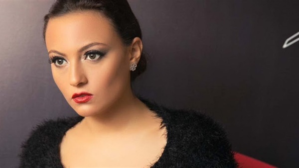 الفنانة بشرى