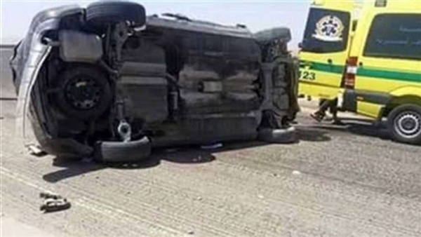 مصرع فتاة وإصابة والديها وشقيقها في انقلاب سيارتهم بالمنيا