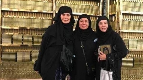 يسرا تكشف حقيقة فتح الروضة الشريفة لها خصيصا