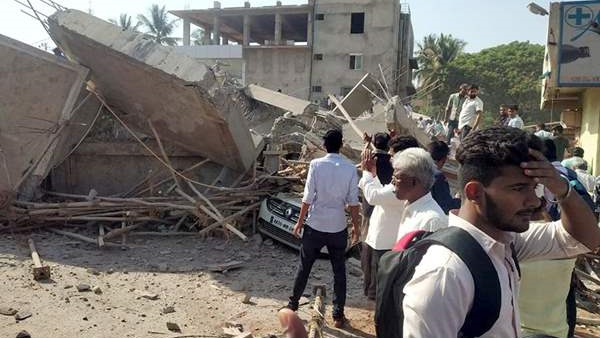 مصرع 4 هنود وإصابة 23 آخرين في انهيار جدار معبد بـكالكوتا