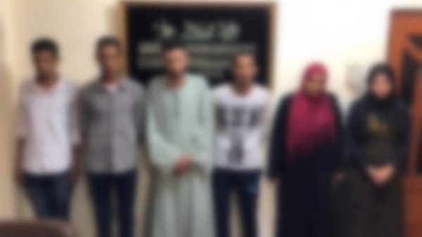 البحث عن فضيحة.. التفاصيل الكاملة لـاختطاف فتاة من قنا شابًا وإجباره على الزواج منها.. 4 رجال حملوه في توك توك وحبسوه داخل