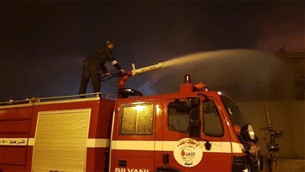 3 سيارات إطفاء للسيطرة على حريق في قناة الأهلي