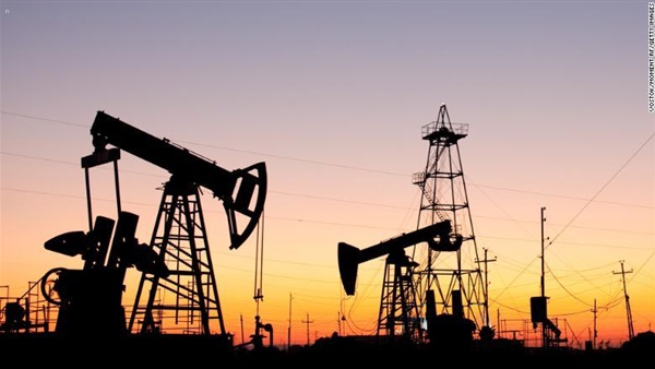النفط يهبط بـأكثر من 2% مع استمرار الحرب التجارية وزيادة الإنتاج