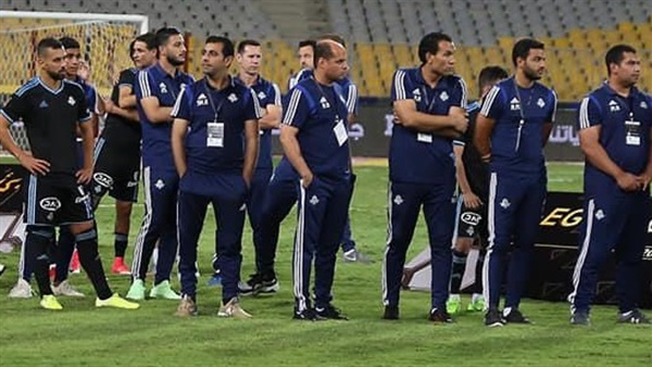 لاعبا بيراميدز يرفضان الصعود على منصة التتويج