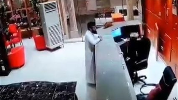 تعليق موظفة الفندق السعودية المعتدى عليها من قبل أحد النزلاء
