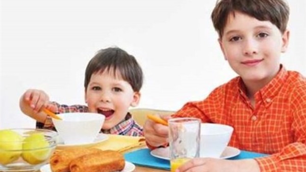 أطعمة تساعد طفلك على التركيز فى الدراسة