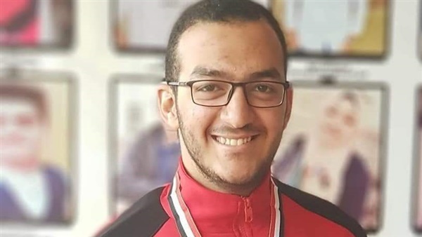 طالب بجامعة سوهاج يحصد لقب المثالي بمعهد إعداد القادة بحلوان
