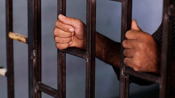 نيابة حلوان تأمر بحبس عاطل بتهمة حيازة ربع كيلو حشيش