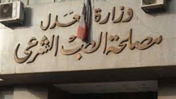 عرض جثة شاب قتله صديقه بالجيزة على الطب الشرعى