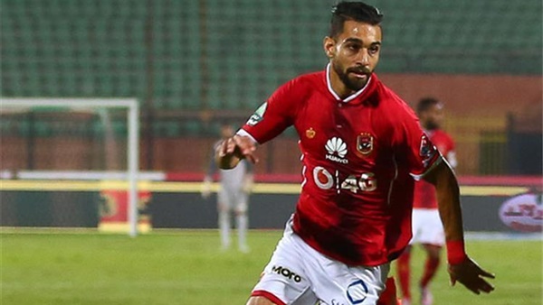 عمرو السولية لاعب وسط الفريق الأول لكرة القدم بالنادي الأهلي