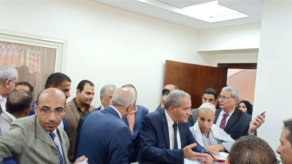 وزير التموين: ضم الزوجة غير المقيدة إلى البطاقة التموينية للزوج