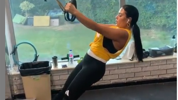 الفنانة رانيا يوسف
