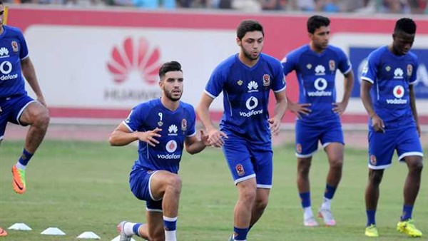 الأهلي يتدرب على استاد أسوان