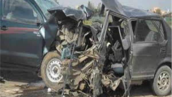 مصرع شخص و إصابة ٢ آخرين في حادث تصادم سيارتين بالبحيرة