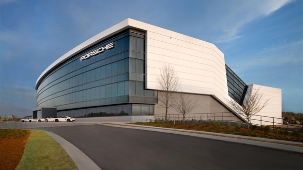 Porsche تعلن استعدادها لافتتاح أول منشأة لسيارات العلامة الألمانية في مصر