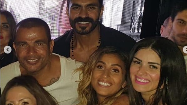 بمشاركة النجوم.. دينا الشربيني تحتفل بعيد ميلاد عمرو دياب قبل ميعاده (صور وفيديو)