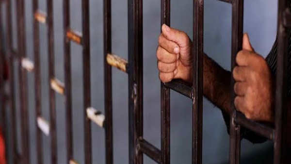 تجديد حبس متهمين لسرقة موظف بالإكراه في الزاوية الحمراء