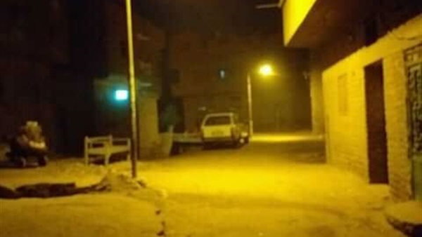 استجابة لـ أهل مصر تركيب 15 كشاف وكابل كهربائي جديد لقرية زليتم بقنا