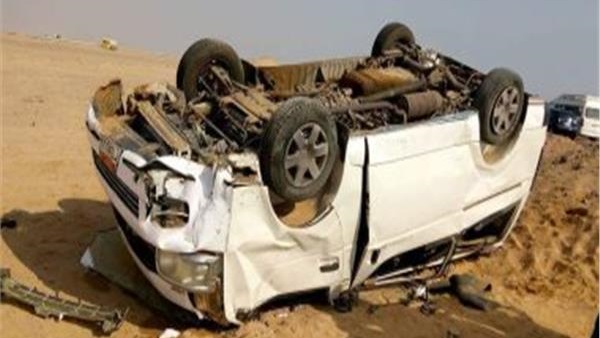 إصابة 8 أشخاص في حادث انقلاب سيارة ميكروباص على الطريق الصحراوي بالبحيرة