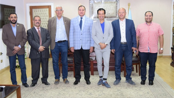 جامعة سوهاج تبحث سبل التعاون مع الجالية المصرية بهولندا في مجال جراحة القلب
