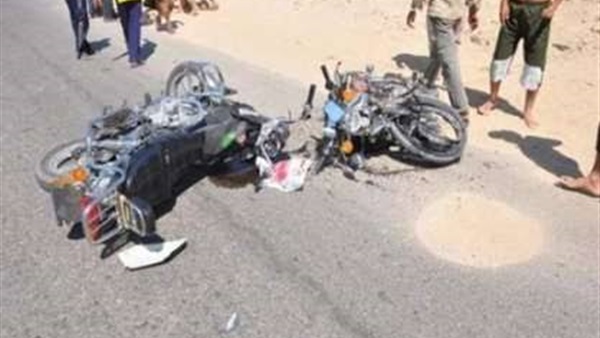 مصرع طالب في حادث تصادم موتوسيكل مع سرفيس بقنا