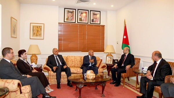 وزير النقل يبحث مع رئيس الوزراء الأردنى تنشيط حركة التجارة بين البلدين
